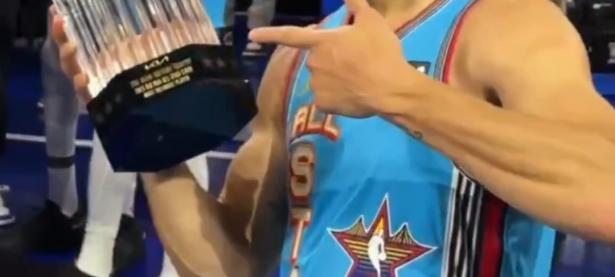 PG模拟器-比赛规则变更首场状态出色，美国队观众沸腾！，库里重返赛场热度持续攀升的简单介绍