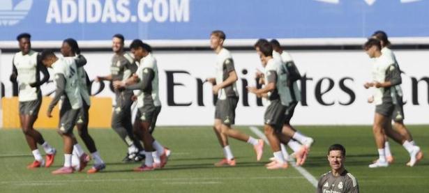 PG模拟器- Karsa重要时刻大比分获胜，皇家马德里带队取胜！赛场气氛高涨