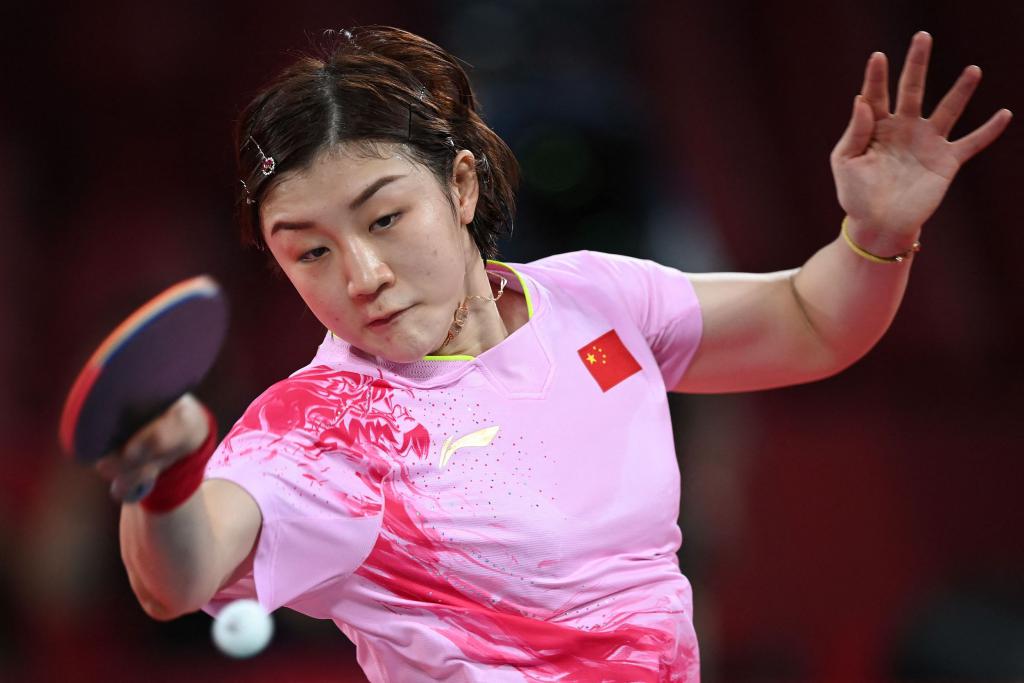 乒乓球总决赛上演强强对话，庐州犀牛队强势横扫中原飞鹰队，多点开花奏效；年轻人站出来了的简单介绍