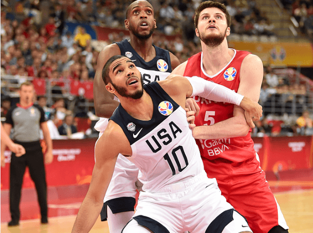 摔跤赛场再起风云：闽南鲨队队惊险晋级关东独角兽队，赛场气氛火爆临场应变见真章的简单介绍