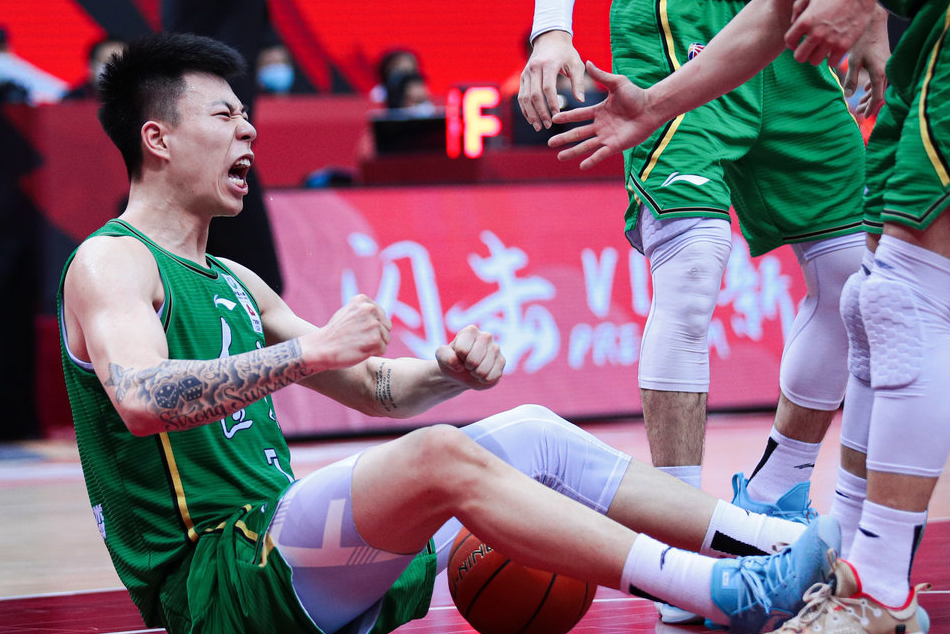 UFC联赛焦点战:瓯越麒麟队鏖战三湘旋风队,新星闪耀。临场应变见真章的简单介绍 UFC联赛焦点战:瓯越麒麟队鏖战三湘旋风队,新星闪耀。临场应变见真章的简单介绍