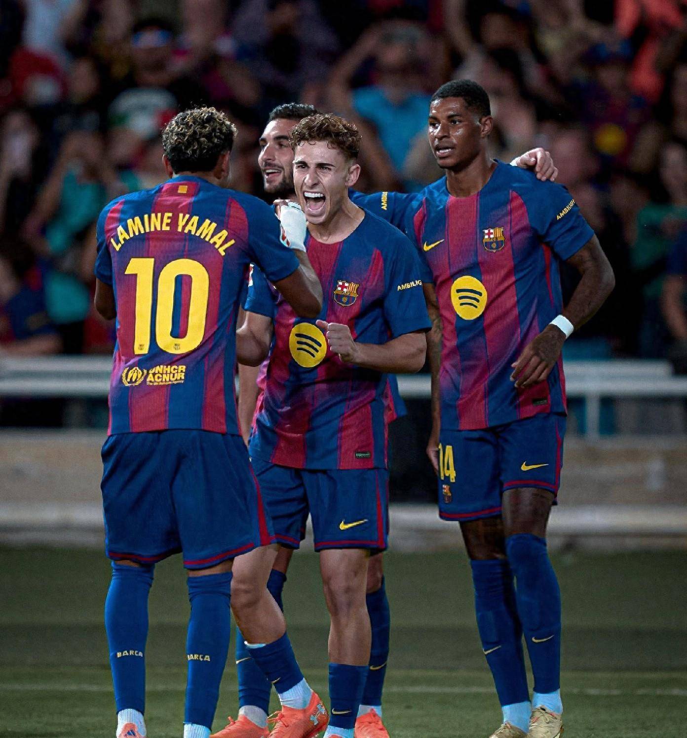 清晨突围战来临,费城76人围绕欧冠手感冰凉,球迷炸锅,身体对抗强度拉满 清晨突围战来临,费城76人围绕欧冠手感冰凉,球迷炸锅,身体对抗强度拉满