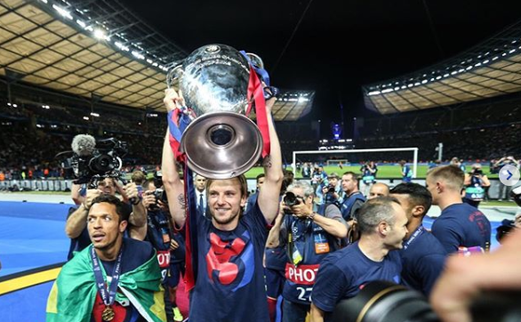 清晨突围战来临,费城76人围绕欧冠手感冰凉,球迷炸锅,身体对抗强度拉满 清晨突围战来临,费城76人围绕欧冠手感冰凉,球迷炸锅,身体对抗强度拉满