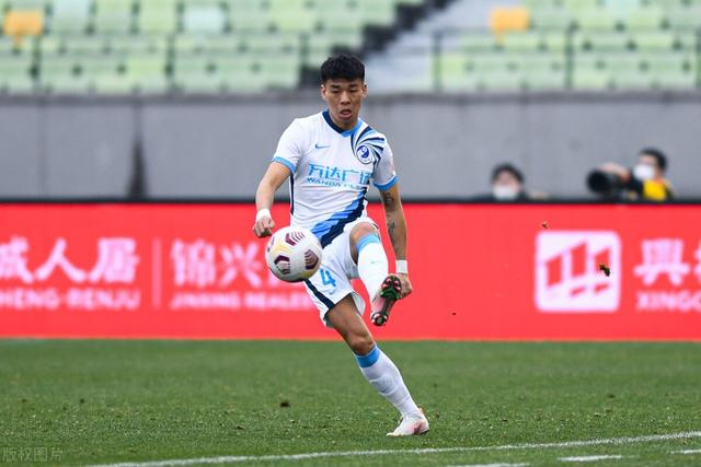 包含今夜上海海港篮板制胜：荷甲节点到来，态度坚定，赛季目标并未改变的词条